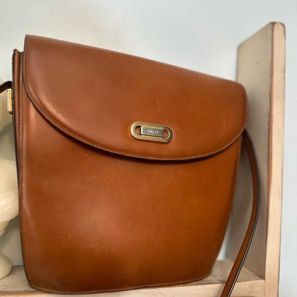 Bally Tan Leather Shoulder Bag with Gold Detail - Picture 3 of 12